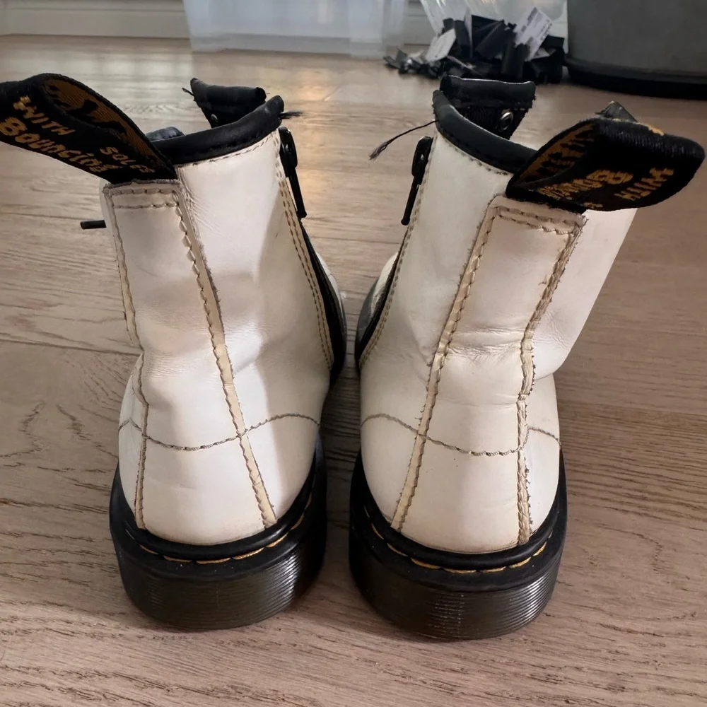 Dr. Martens kids 1460 boots size US 3